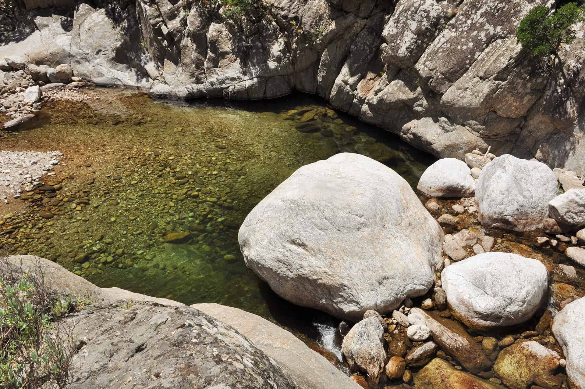 Pourquoi faire du canyoning votre activité préférée pour cet été ?